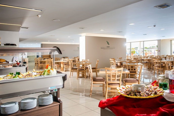 Imagen del bar/restaurante del Hotel Blue Marine Resort and Spa. Foto 2