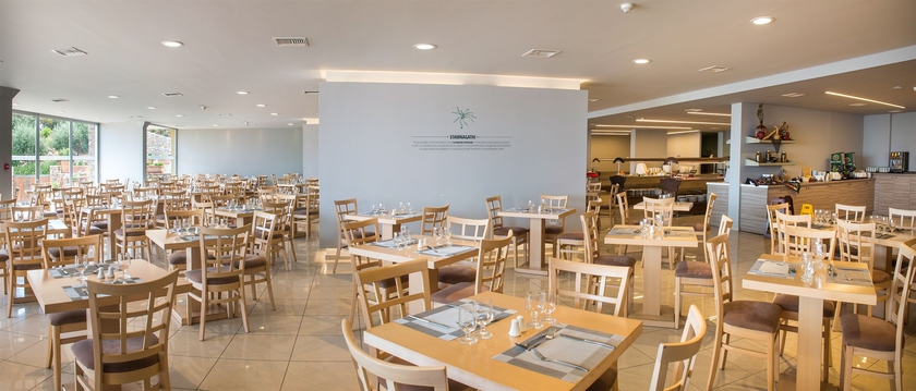 Imagen del bar/restaurante del Hotel Blue Marine Resort and Spa. Foto 4