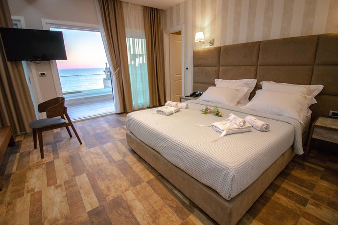 Imagen de la habitación del Hotel Blue Marine, Rrashbull. Foto 9