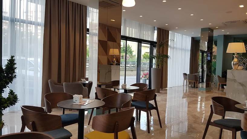 Imagen de los interiores del Hotel Blue Marine, Rrashbull. Foto 20
