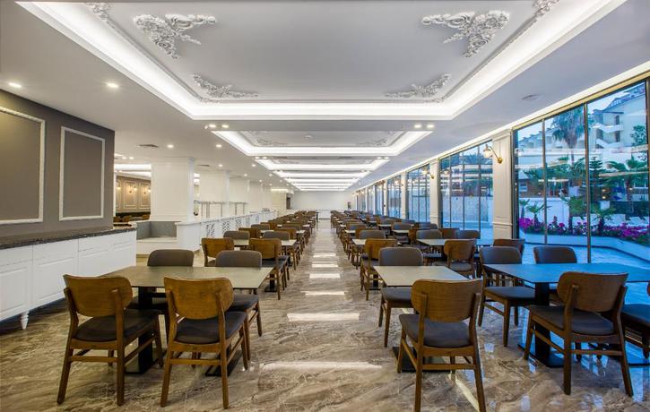 Imagen del bar/restaurante del Hotel Blue Marlin Deluxe Spa and Resort - All Inclusive. Foto 4