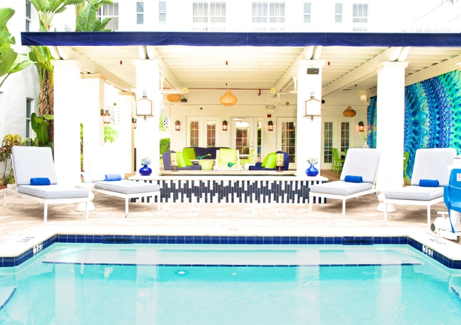 Imagen de la piscina del Hotel Blue Moon. Foto 16