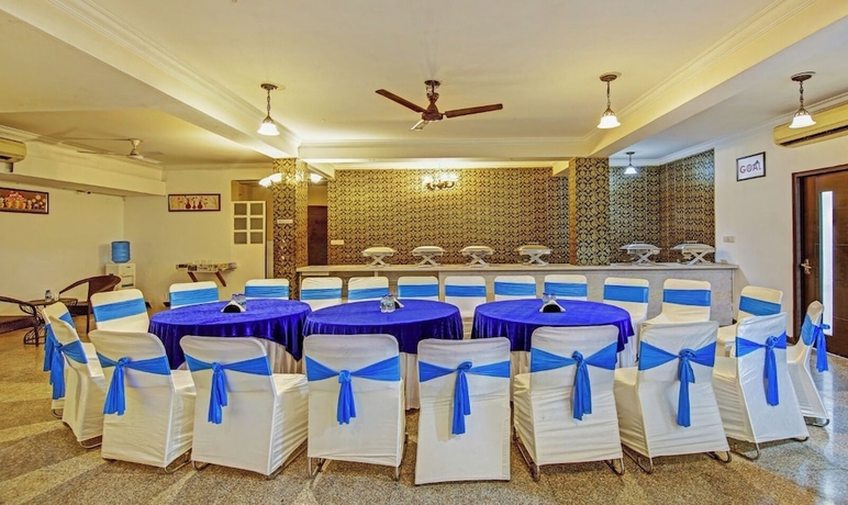 Imagen del bar/restaurante del Hotel Blue Moon Residency and Restaurant. Foto 1
