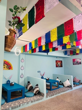 Imagen del bar/restaurante del Hotel Blue Moon Residency and Restaurant. Foto 4
