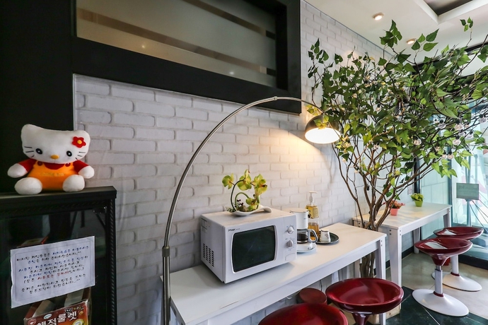 Imagen de los interiores del Hotel Blue Motel. Foto 17