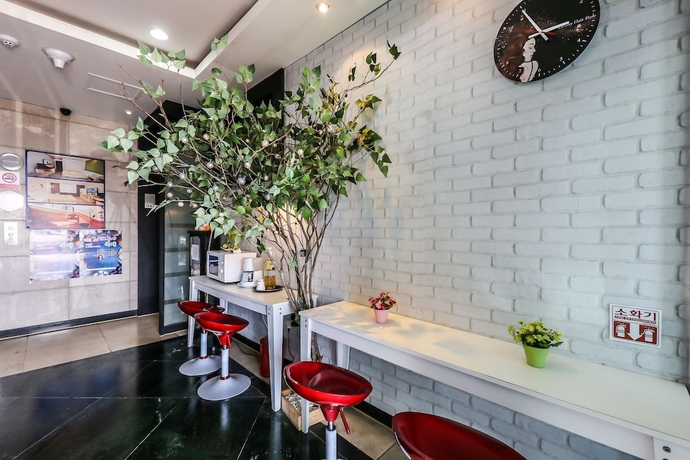 Imagen de los interiores del Hotel Blue Motel. Foto 18