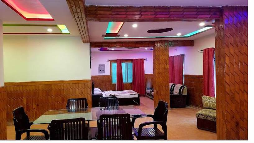 Imagen de la habitación del Hotel Blue Mountain, Nārān. Foto 7