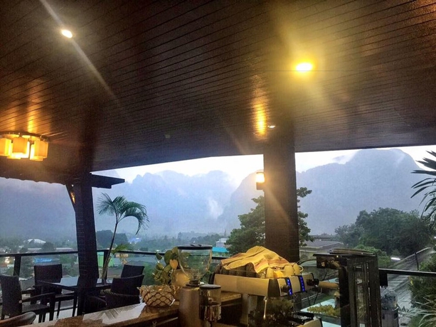 Imagen del bar/restaurante del Hotel Blue Mountain Phangnga Resort. Foto 6