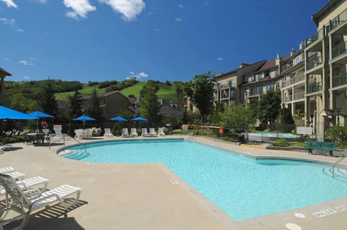 Imagen de la piscina del Hotel Blue Mountain Resort Village Suites. Foto 19