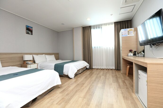 Imagen de la habitación del Hotel Blue Mountain, Seongsan-eup. Foto 14