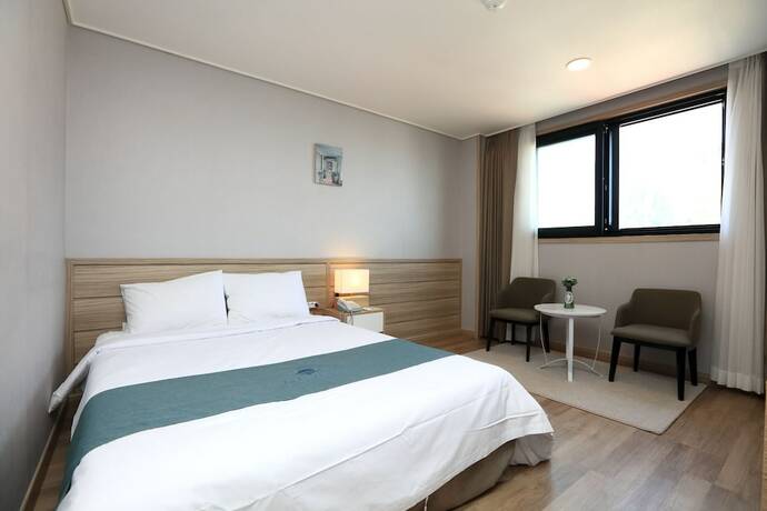 Imagen de la habitación del Hotel Blue Mountain, Seongsan-eup. Foto 16
