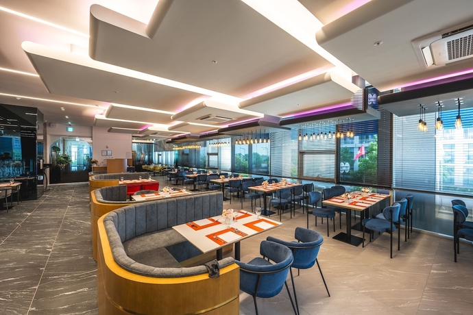 Imagen del bar/restaurante del Hotel Blue Ocean Residence 3. Foto 2