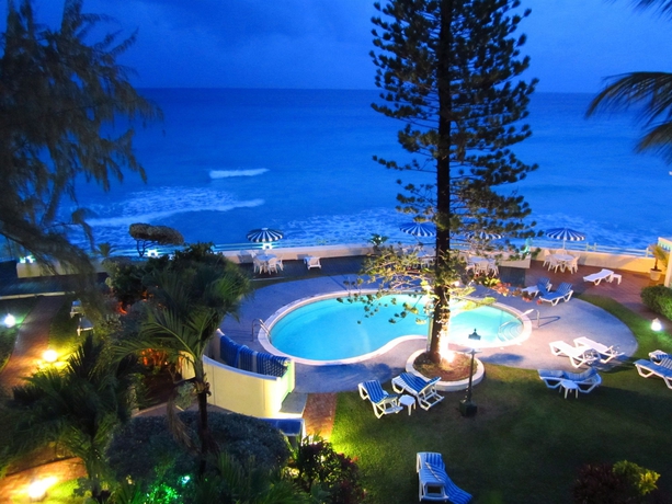 Imagen de la piscina del Hotel Blue Orchids Beach. Foto 14
