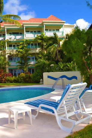 Imagen de la piscina del Hotel Blue Orchids Beach. Foto 15