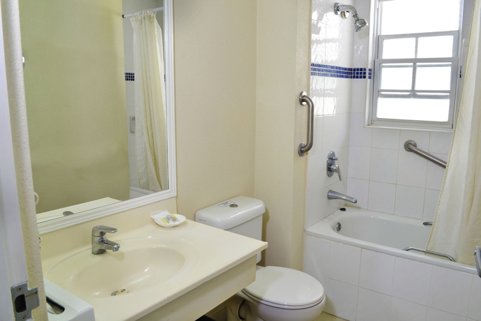 Imagen de la habitación del Hotel Blue Orchids Beach. Foto 7