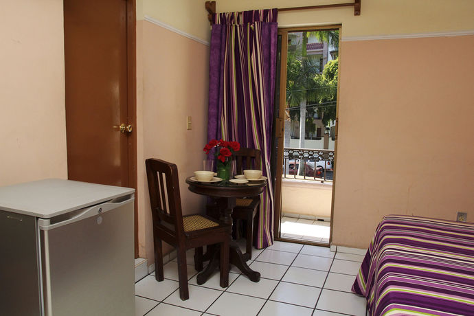 Imagen de los interiores del Hotel Blue Pacific Suites. Foto 10