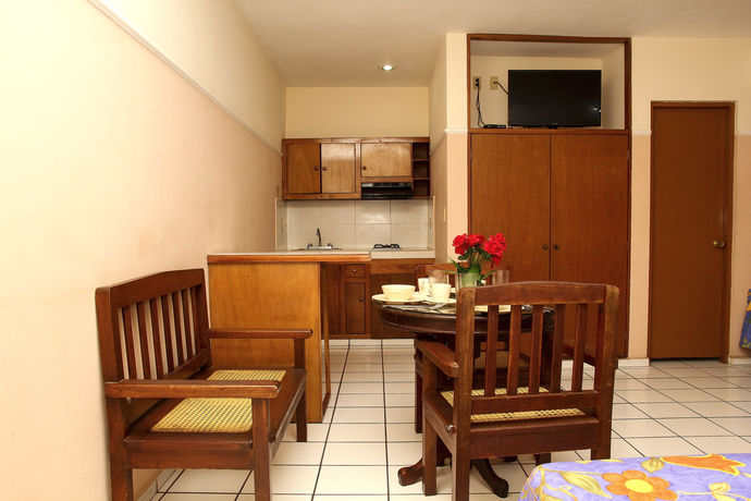 Imagen de los interiores del Hotel Blue Pacific Suites. Foto 11
