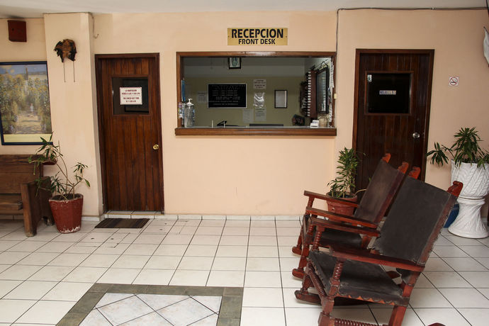 Imagen de los exteriores del Hotel Blue Pacific Suites. Foto 8