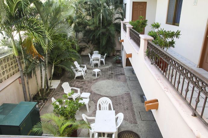 Imagen de la habitación del Hotel Blue Pacific Suites. Foto 4