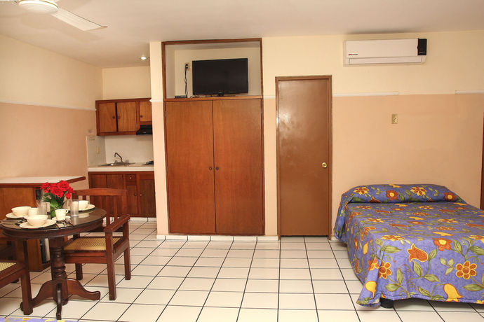 Imagen de los interiores del Hotel Blue Pacific Suites. Foto 13