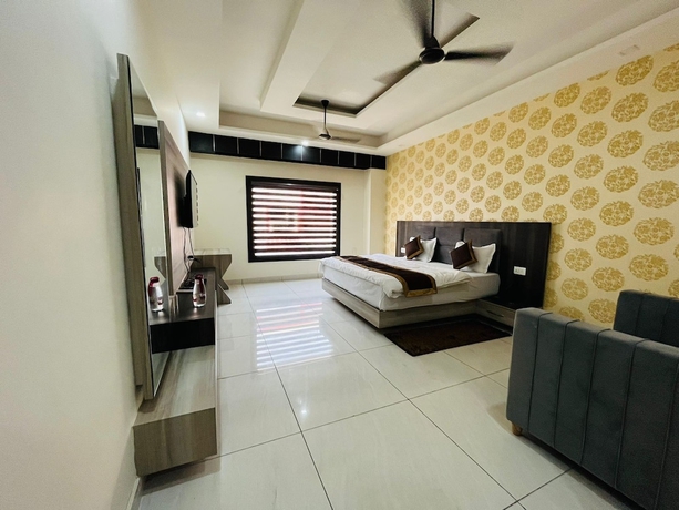 Imagen de la habitación del Hotel Blue Pine, Haridwar. Foto 3