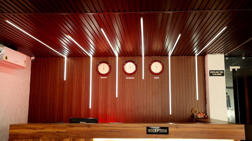 Imagen de los interiores del Hotel Blue Pine, Haridwar. Foto 14