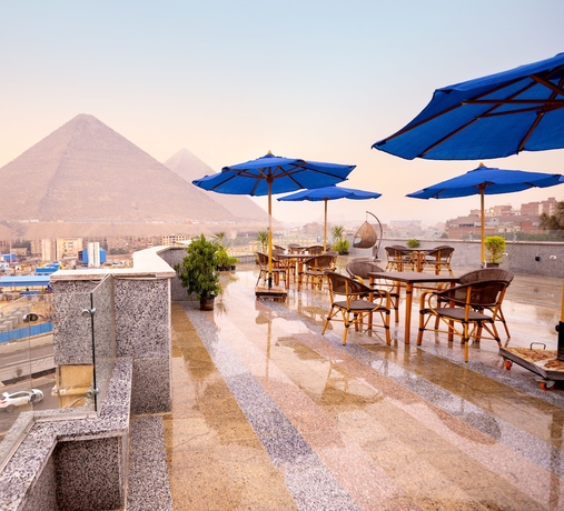 Imagen del bar/restaurante del Hotel Blue Pyramids Eyes. Foto 3