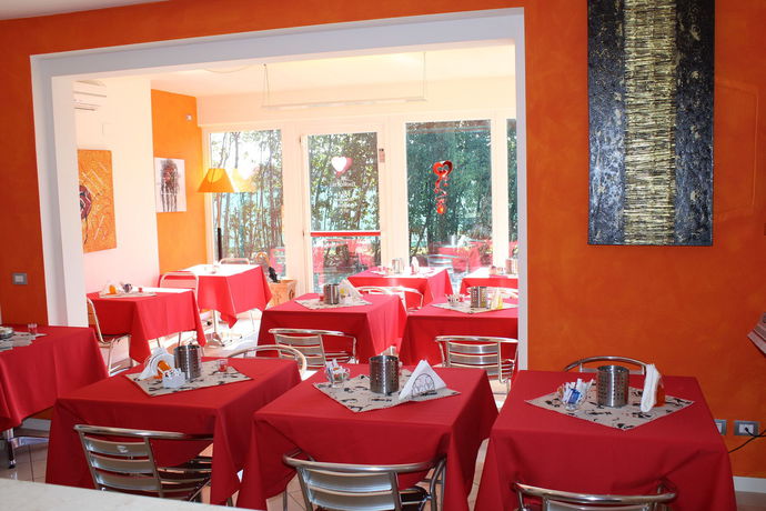 Imagen del bar/restaurante del Hotel Blue Relais Garda. Foto 6