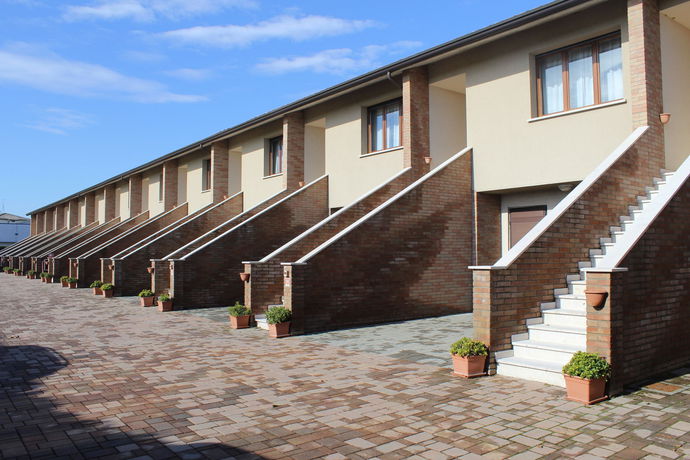 Imagen de los exteriores del Hotel Blue Relais Garda. Foto 15