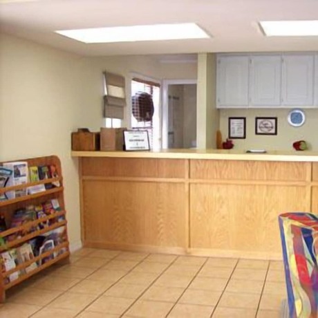 Imagen del bar/restaurante del Hotel Blue Ribbon Inn and Suites. Foto 7
