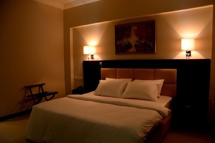 Imagen de la habitación del Hotel Blue Ribbon Suites. Foto 4