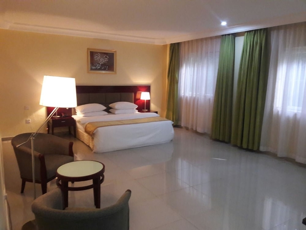 Imagen de la habitación del Hotel Blue Ribbon Suites. Foto 5