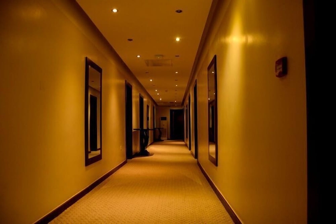 Imagen de la habitación del Hotel Blue Ribbon Suites. Foto 14