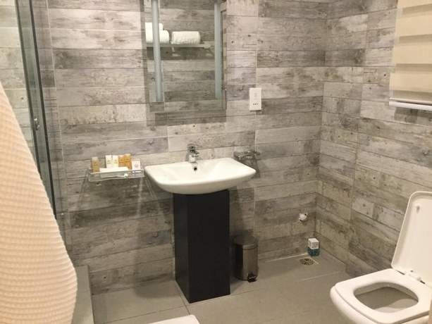 Imagen de la habitación del Hotel Blue Ribbon Suites. Foto 17