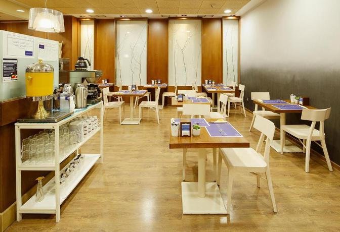 Imagen del bar/restaurante del Hotel Blue Santa Rosa. Foto 2