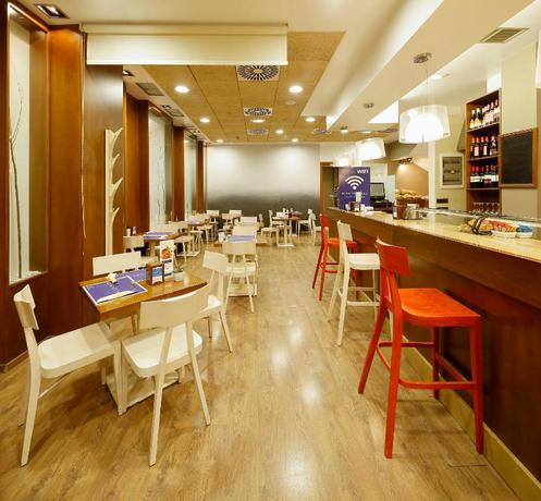 Imagen del bar/restaurante del Hotel Blue Santa Rosa. Foto 4