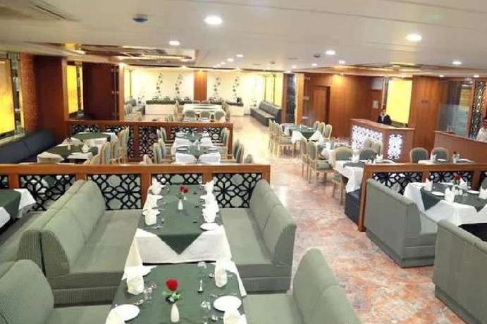 Imagen del bar/restaurante del Hotel Blue Sapphire, Agra. Foto 3