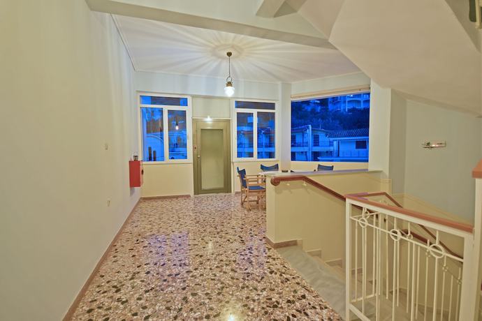 Imagen de los interiores del Hotel Blue Sea, Municipal Unit of Tyros. Foto 15
