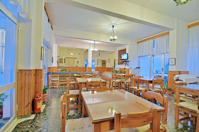 Imagen del bar/restaurante del Hotel Blue Sea, Municipal Unit of Tyros. Foto 3