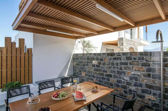 Imagen general del Hotel Blue Senses Villas Next to the Beach Heated Pool. Foto 5