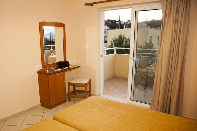 Imagen de la habitación del Hotel Blue Sky, Aghia Marina. Foto 14