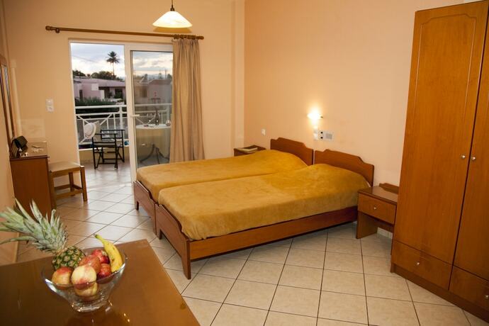 Imagen de la habitación del Hotel Blue Sky, Aghia Marina. Foto 16