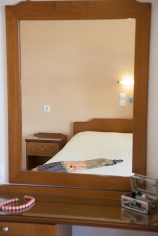 Imagen de la habitación del Hotel Blue Sky, Aghia Marina. Foto 17
