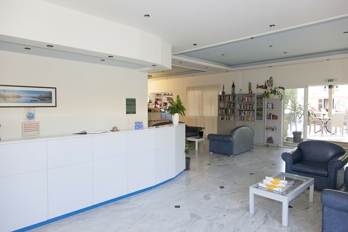 Imagen general del Hotel Blue Sky, Aghia Marina. Foto 10
