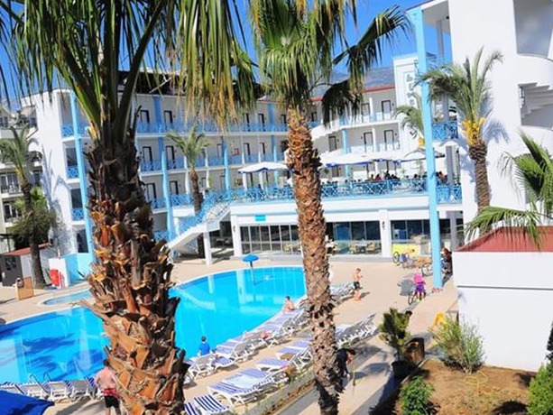 Imagen de la piscina del Hotel Blue Sky, Kiris. Foto 15