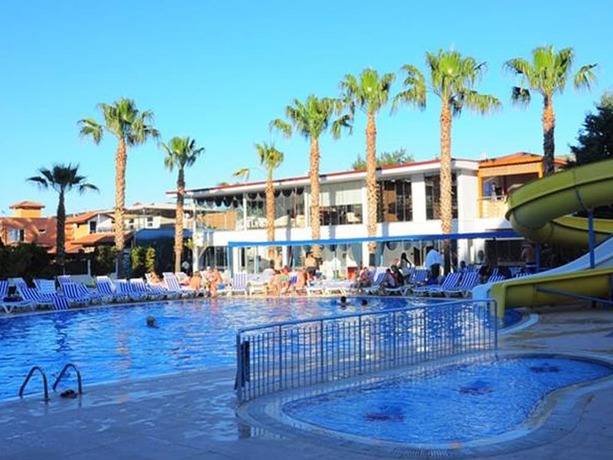 Imagen de la piscina del Hotel Blue Sky, Kiris. Foto 17