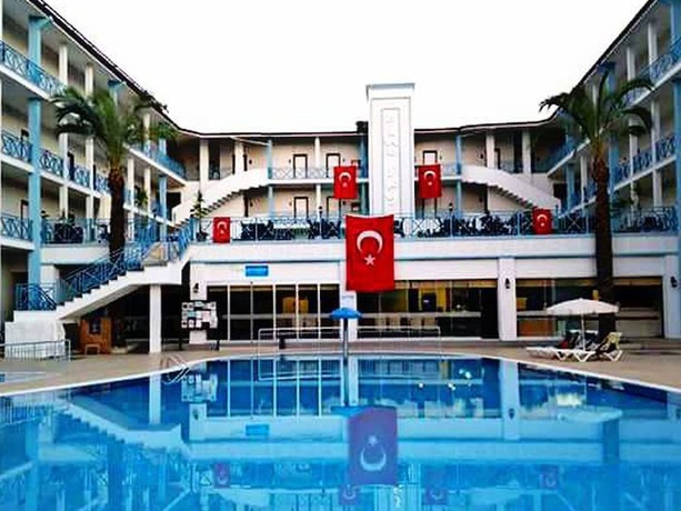 Imagen de la piscina del Hotel Blue Sky, Kiris. Foto 19