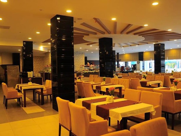 Imagen del bar/restaurante del Hotel Blue Sky, Kiris. Foto 4
