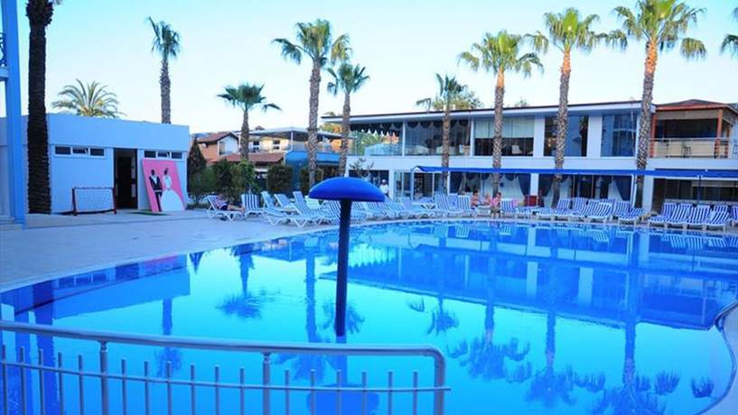 Imagen de la piscina del Hotel Blue Sky, Kiris. Foto 20