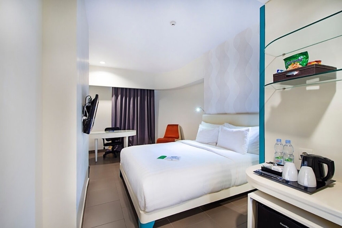 Imagen de la habitación del Hotel Blue Sky Petamburan. Foto 9